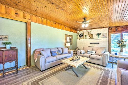 Lochview Lodge Idyllic Farmhouse In Grove!