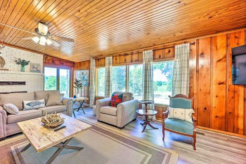 Lochview Lodge Idyllic Farmhouse In Grove!