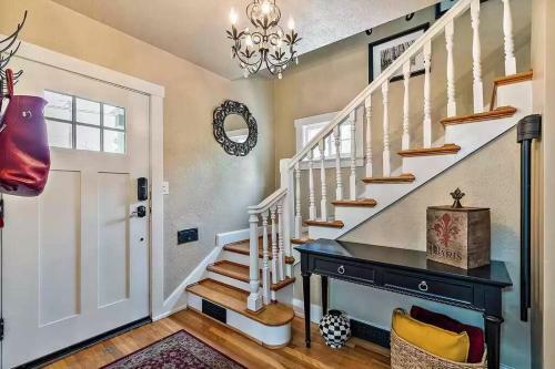 1930s Queen Anne Home 4 Bedroom-central Location