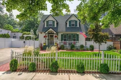 1930s Queen Anne Home 4 Bedroom-central Location