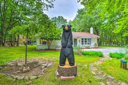 Retreat With Fire Pit - Walk To Community Lake!