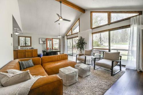 Luxurious Cabin By Ski & Lake W/ Community Pool
