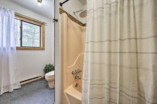Luxurious Cabin By Ski & Lake W/ Community Pool