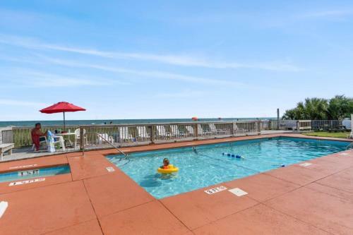Apartamento Beachfront Studio With Heated Pool