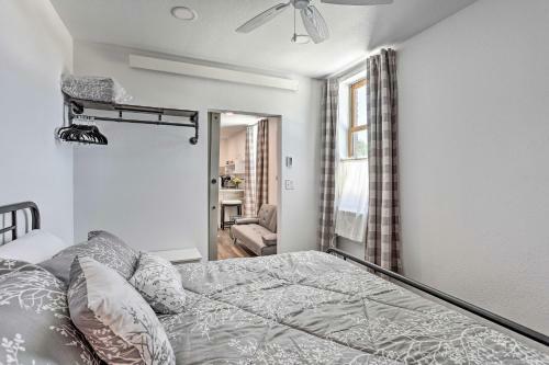 Apartamento Modern Custer Apt - Walk To Shops And Dining!