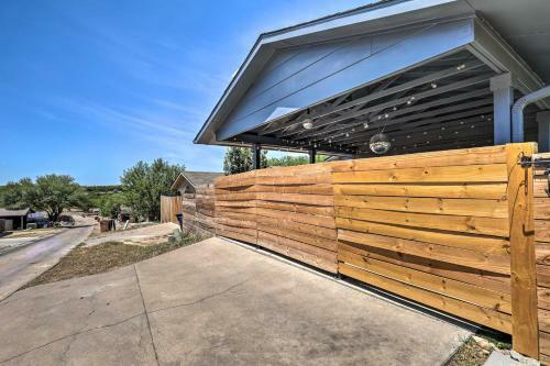Groovy Austin Hideaway With Outdoor Game Patio!
