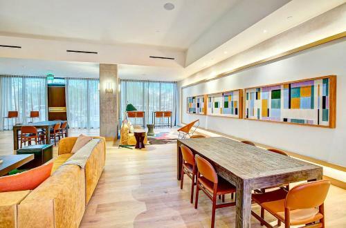 Apartamento New! Luxury Downtown Austin Rainey St. Lake View!