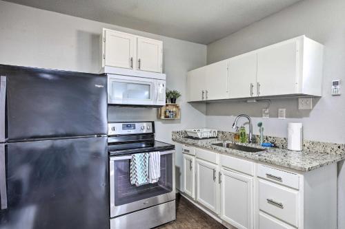 Cozy Dallas Getaway Near Dining And Attractions