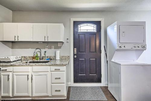 Cozy Dallas Getaway Near Dining And Attractions