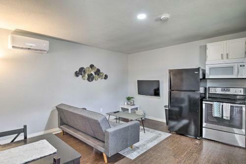 Cozy Dallas Getaway Near Dining And Attractions