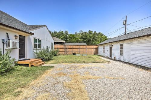 Cozy Dallas Getaway Near Dining And Attractions