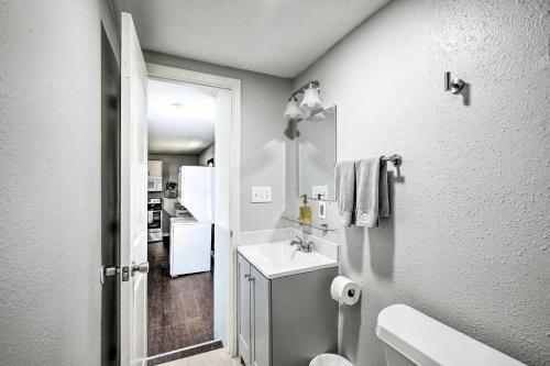 Cozy Dallas Getaway Near Dining And Attractions