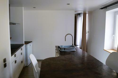 Halte Lutine - Maison Chaleureuse En Pierres