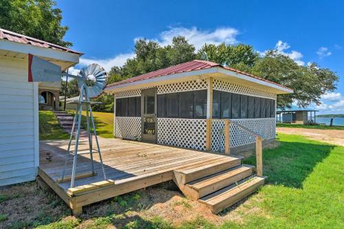 Lakefront Livingston Retreat With Fire Pits!