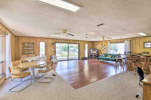 Lakefront Livingston Retreat With Fire Pits!