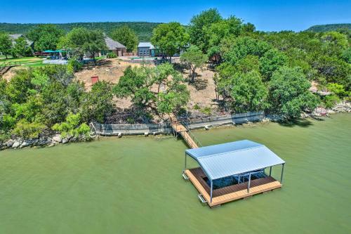 Spacious Palo Pinto Home Private Dock And Pool