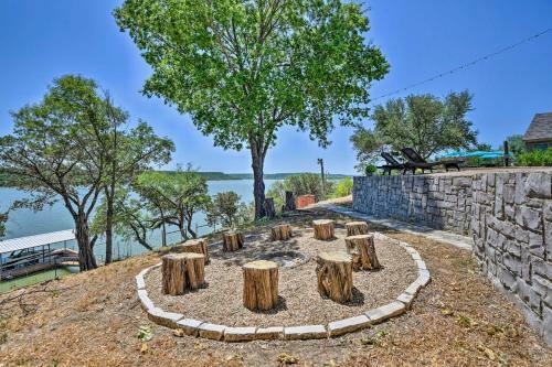Spacious Palo Pinto Home Private Dock And Pool