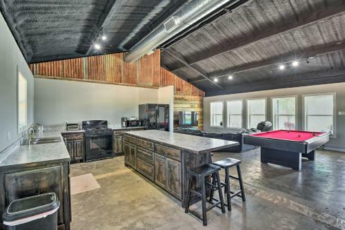Spacious Palo Pinto Home Private Dock And Pool