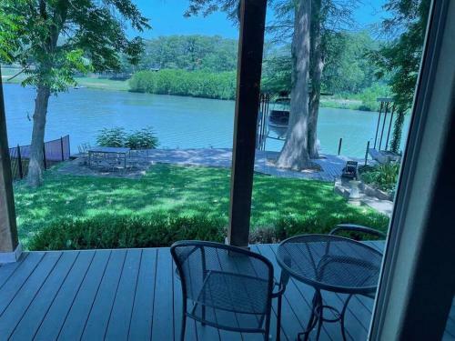 Lake House Luxury Next To New Braunfels!