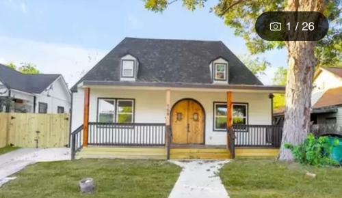 1925 New Charming Fr Bungalow By Riverwalk