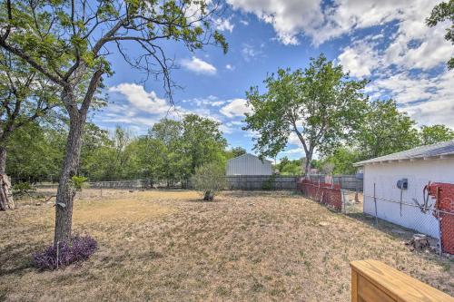 San Antonio Retreat With Deck About 5 Mi To Dtwn!