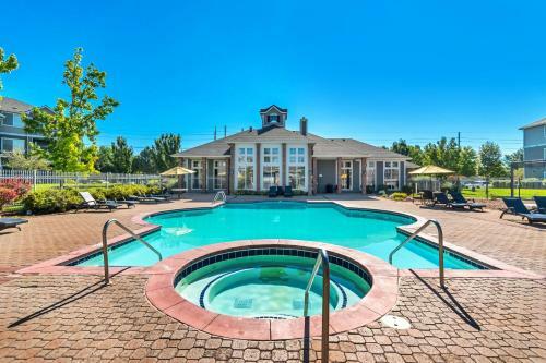 Apartamento Gorgeous Ground Floor Unit W Attached Garage