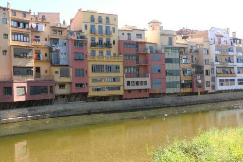 Charming Villa Near Med Pyrenees & Spanish Border