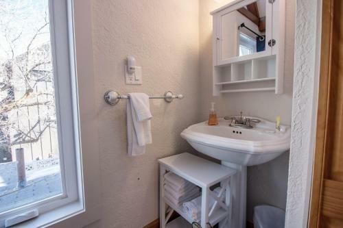 Woodside 2 Bedroom Private Home By Lespri Property Management
