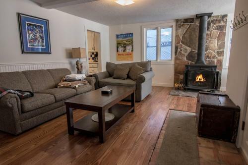 Woodside 2 Bedroom Private Home By Lespri Property Management