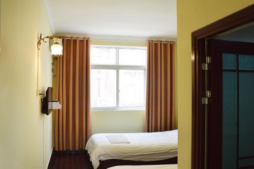Luoyang Longmen Youth Hostel