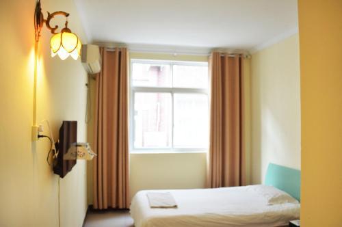 Luoyang Longmen Youth Hostel
