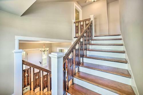 Bellevue Craftsman Home With Deck And Fire Pit!