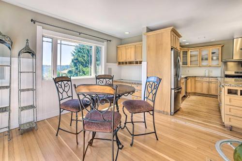 Bellevue Craftsman Home With Deck And Fire Pit!