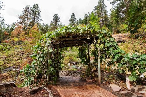 Icicle Ridge Retreat