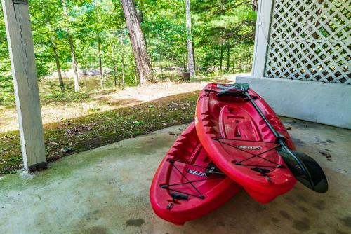 Lakefront Cottage W Fire Pit Grill Wifi & Deck