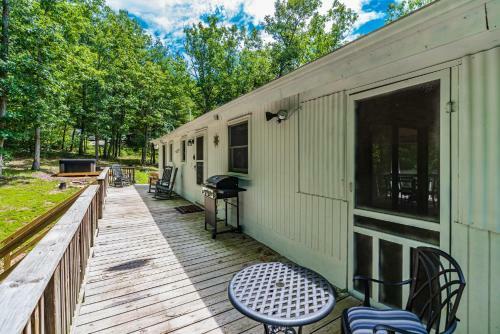 Lakefront Cottage W Fire Pit Grill Wifi & Deck