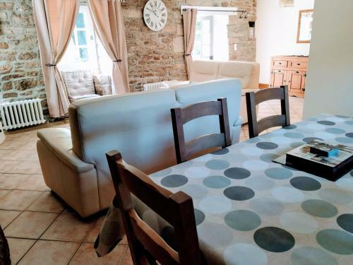 Bonne Chere Family Friendly Gites * Heated Pool * Huge Playbarn