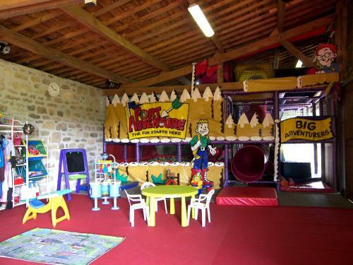 Bonne Chere Family Friendly Gites * Heated Pool * Huge Playbarn