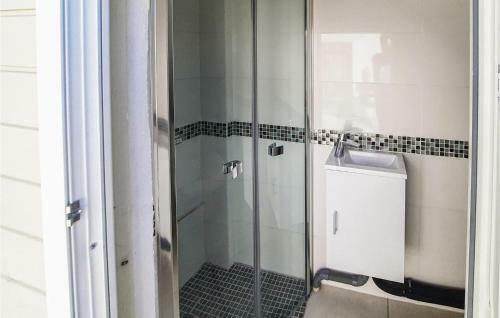 Beautiful Home In Saint-pierre-quiberon With 2 Bedrooms