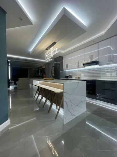 Luxurious 3 Bedroom Beach Front Apartment