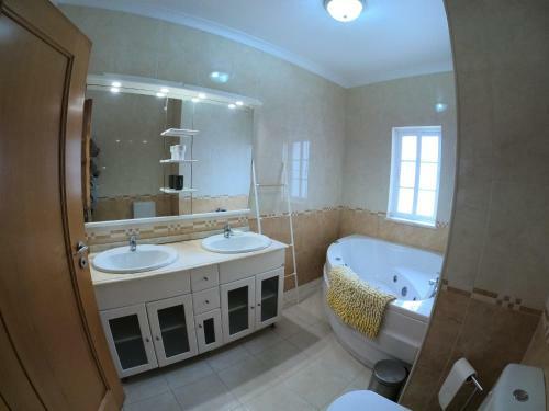 Luxury Apartment 4 Bedrooms Pool In Marisol