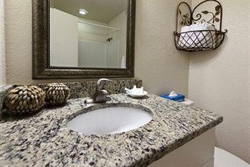 Legacy Harbour Hotel & Suites