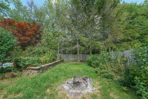 Maine Estate Home With Backyard Pool!