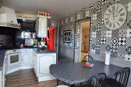 Hostal Chambre Chez Nous