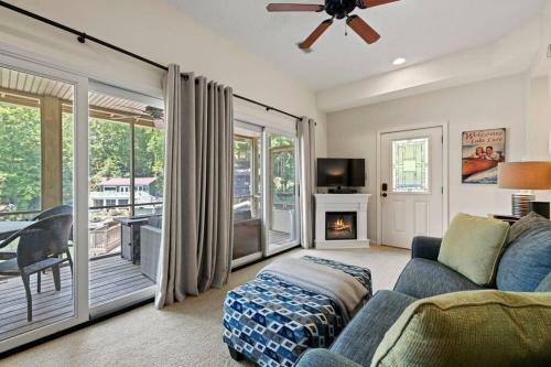 Lakefront Home W/ Mountain Views -boating & Kayaks