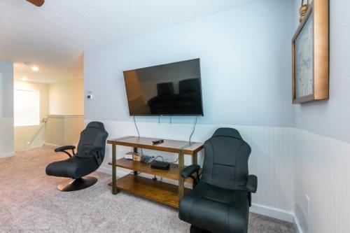 Frozen & Star Wars Themed Rooms & Game Room Villa
