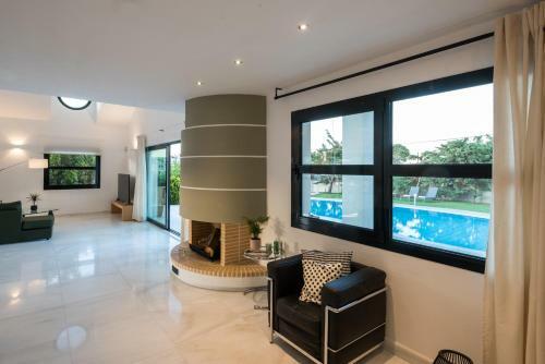 Gregory's Luxury Villa In Chania-70m2 Pool-2000m2 Garden And Plot