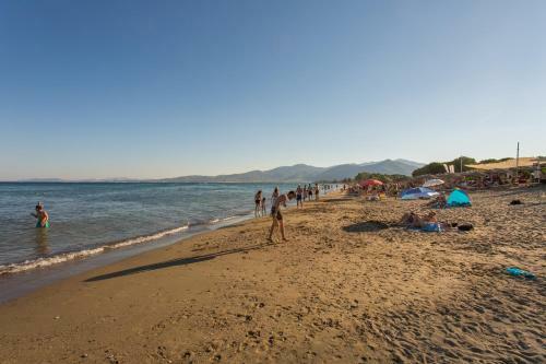 Marathon Beachside Home Next To Schinias Beach