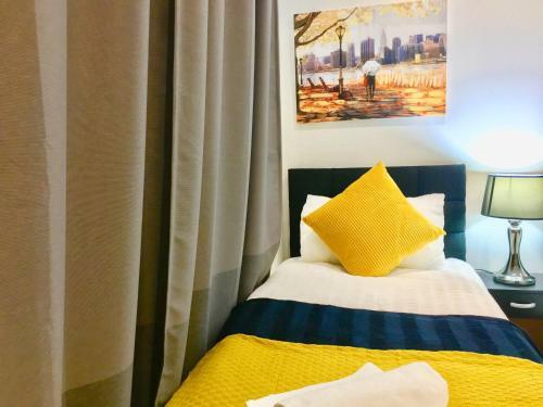 London Excel 2 Bedrooms River View Apartment