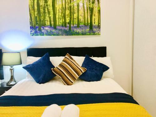 London Excel 2 Bedrooms River View Apartment